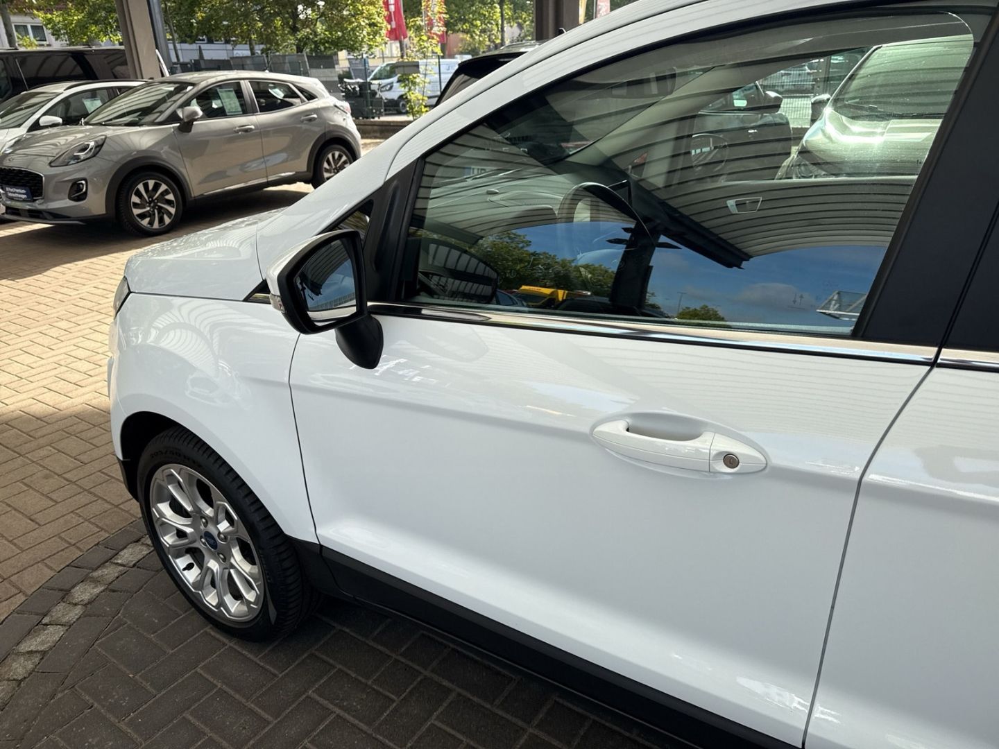 Fahrzeugabbildung Ford EcoSport Titanium Hybrid/Navi/LED/KeyFree/B & O/