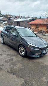 BMW 225xe/Autom/Navi/LED/Klima/Pano/Ahk/PDC - graue BMW 225 Active Tourer