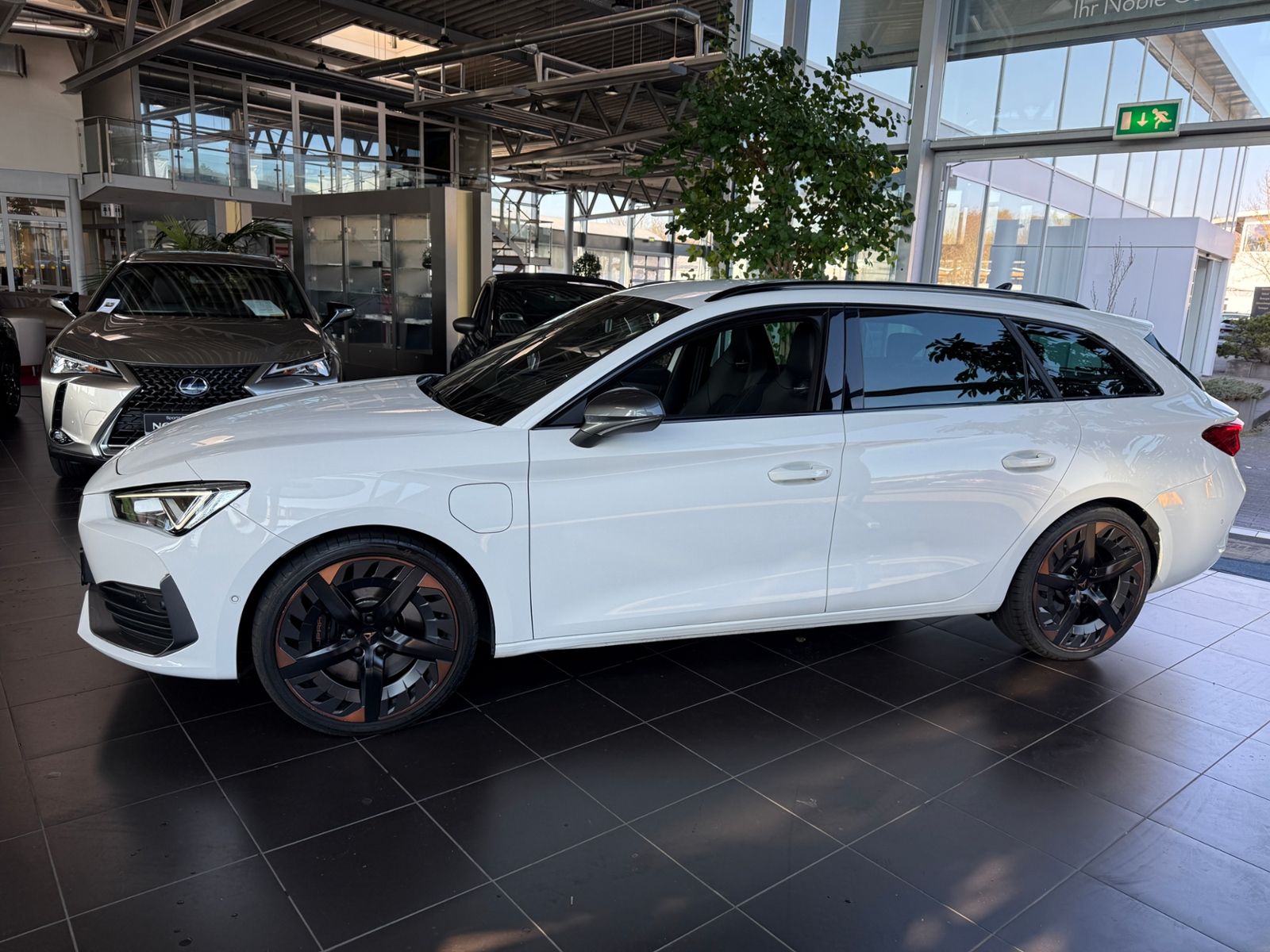 Fahrzeugabbildung CUPRA Leon Sportstourer VZ e-Hybrid ACC LED NAV 19"