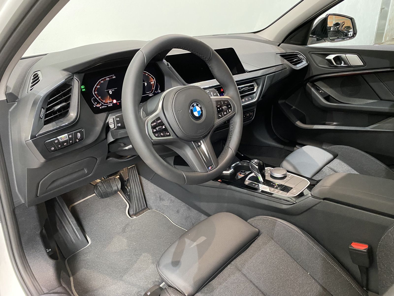 Fahrzeugabbildung BMW 118i Sport Line DAB LED WLAN Komfortzg.