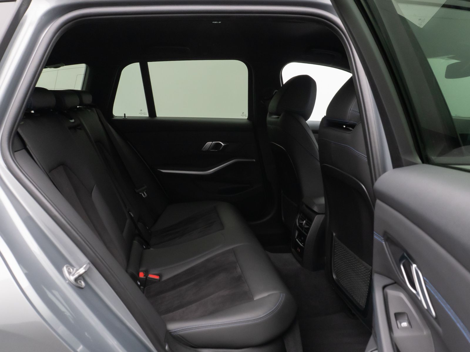 Fahrzeugabbildung BMW 330i xD M Sport Kamera HUD DAB HiFi Parks 19Zoll