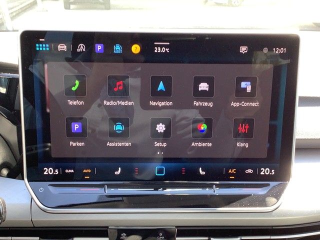 Fahrzeugabbildung Volkswagen Golf VIII TSI Life Pano AHK ACC