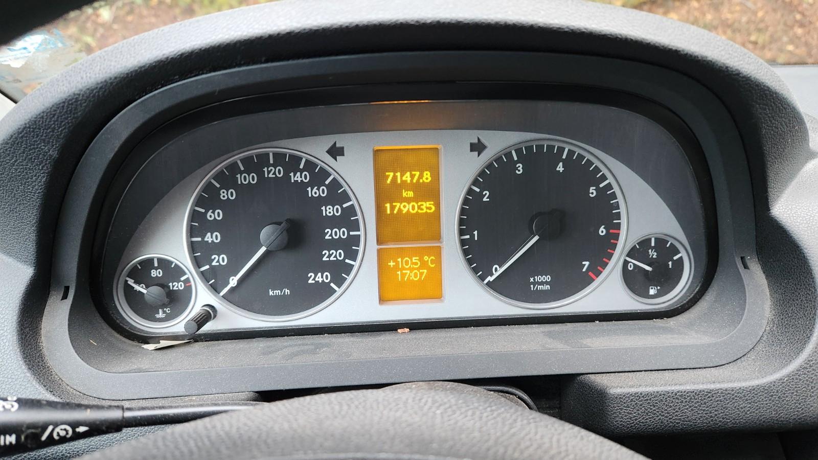 Mercedes-Benz B160 2011 — engine 1.498 cm³, 95 HP (70kW)