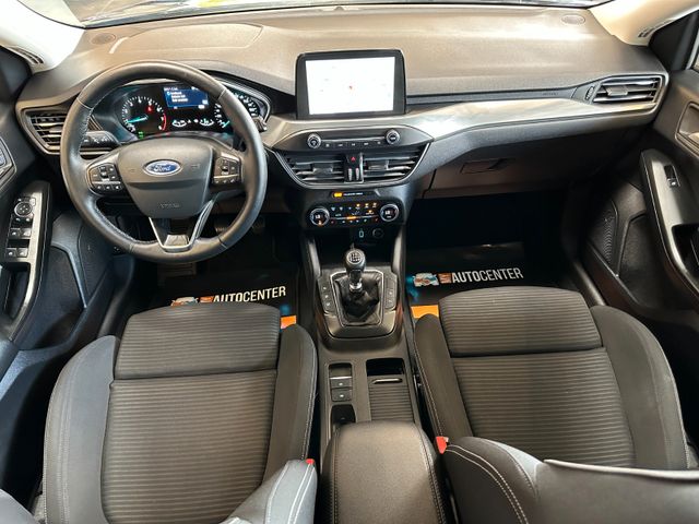 Ford Focus Lim. Titanium *Navi*AHK*LED*