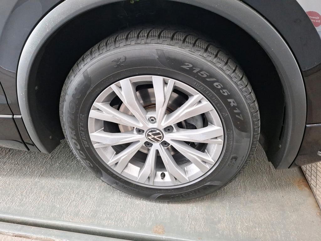 Fahrzeugabbildung Volkswagen Tiguan R-LINE DSG LED AHK ACC 19' APP-CON. 1H