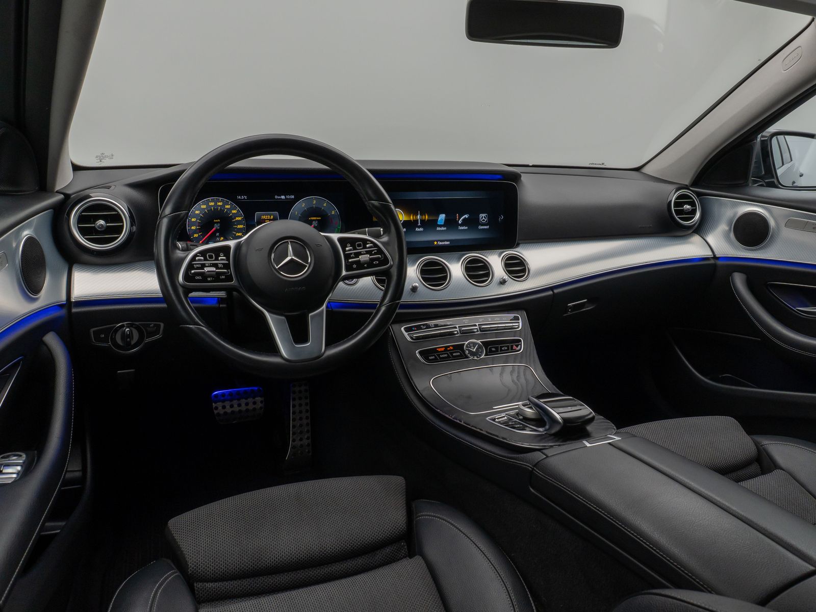 Fahrzeugabbildung Mercedes-Benz E 300 de Avantgarde Kamera AHK LED Standhzg AHK