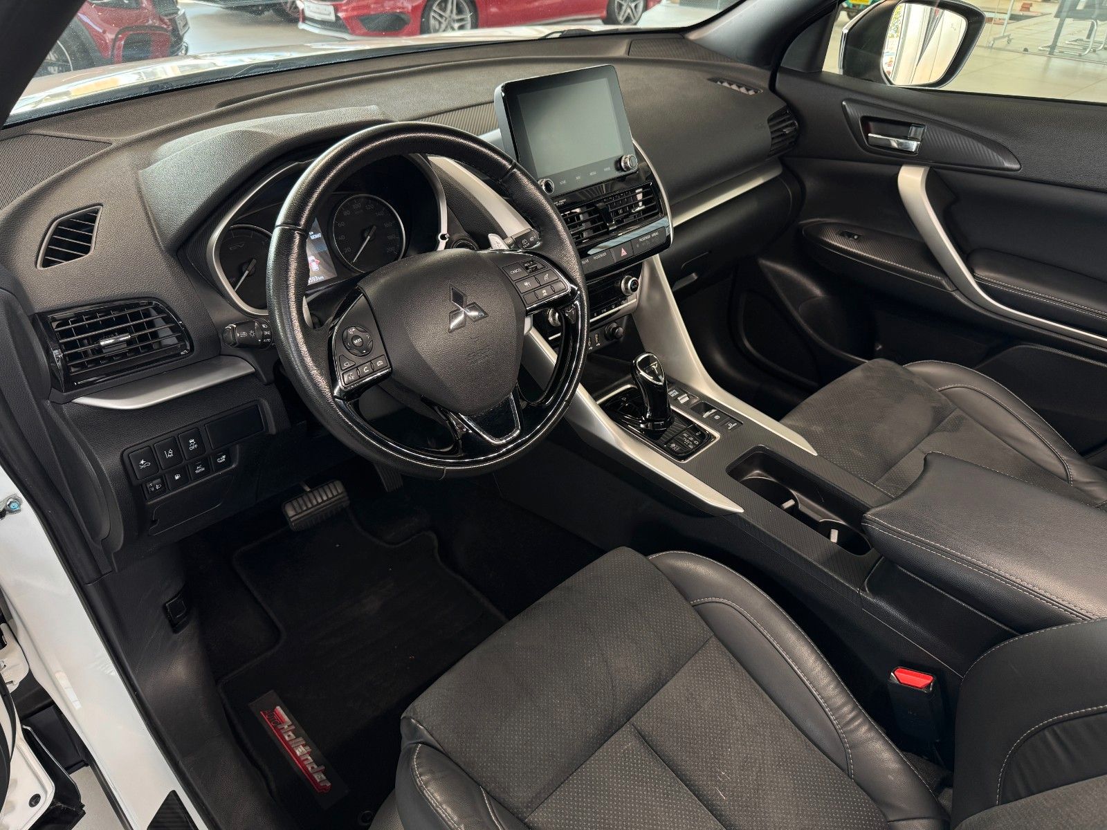 Fahrzeugabbildung Mitsubishi Eclipse Cross 2.4 PHEV Plus Select Black 4WD