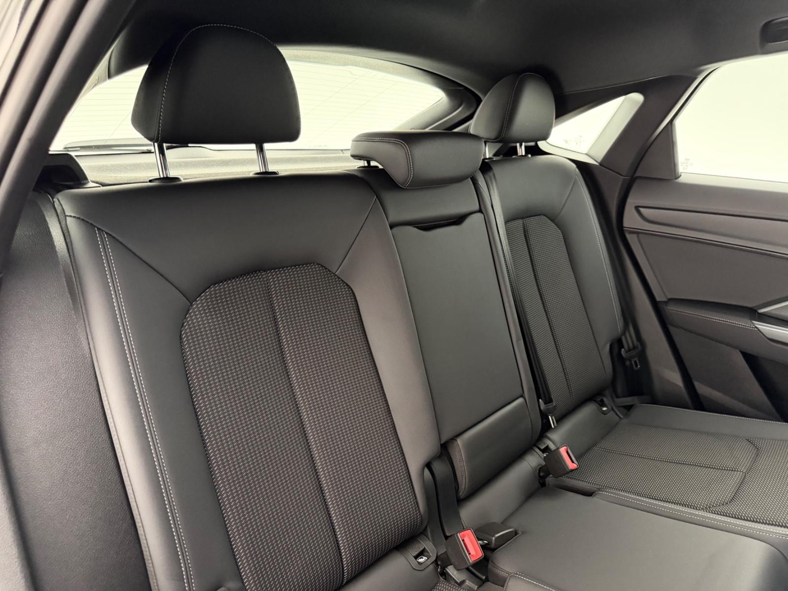 Audi Q3 35 TDI*S LINE*LED-R.KAM-AHK-SHD-MMI-KESSY — 19