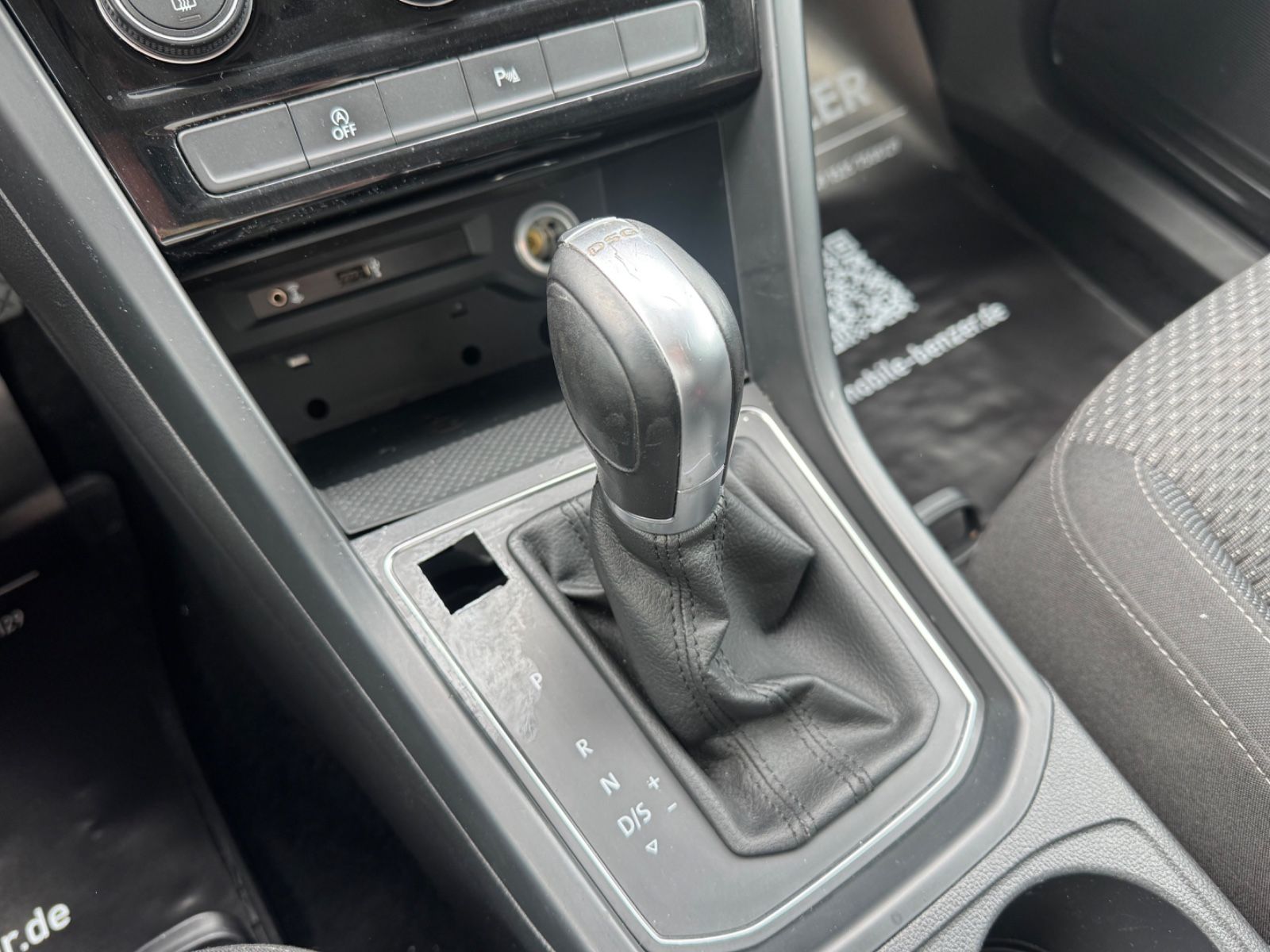 Fahrzeugabbildung Volkswagen Touran Comfortline/DSG/5-Sitzer/PDC