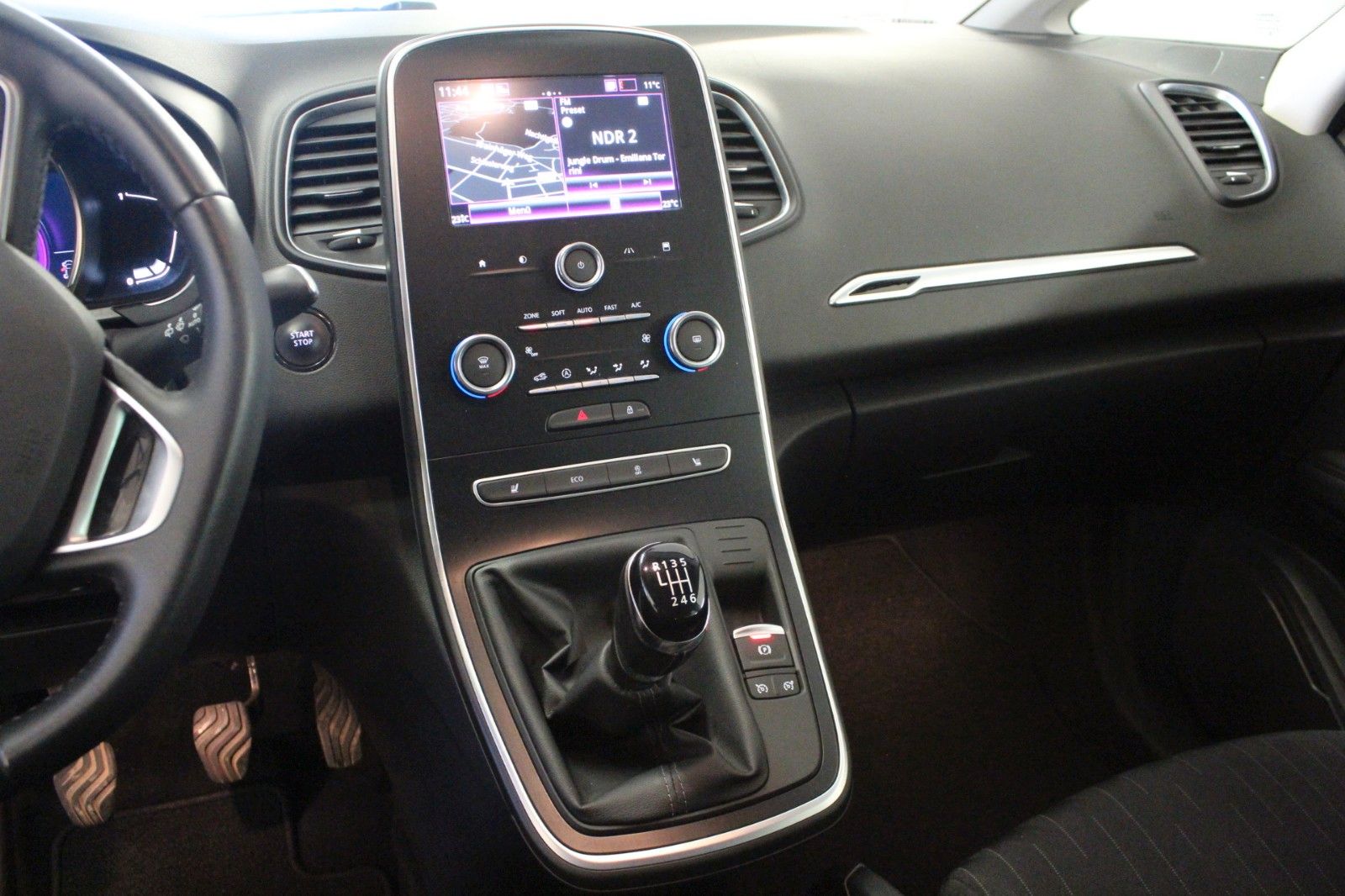 Fahrzeugabbildung Renault Grd Scenic Tce 140 Deluxe*R-Link*Sitzhzg*