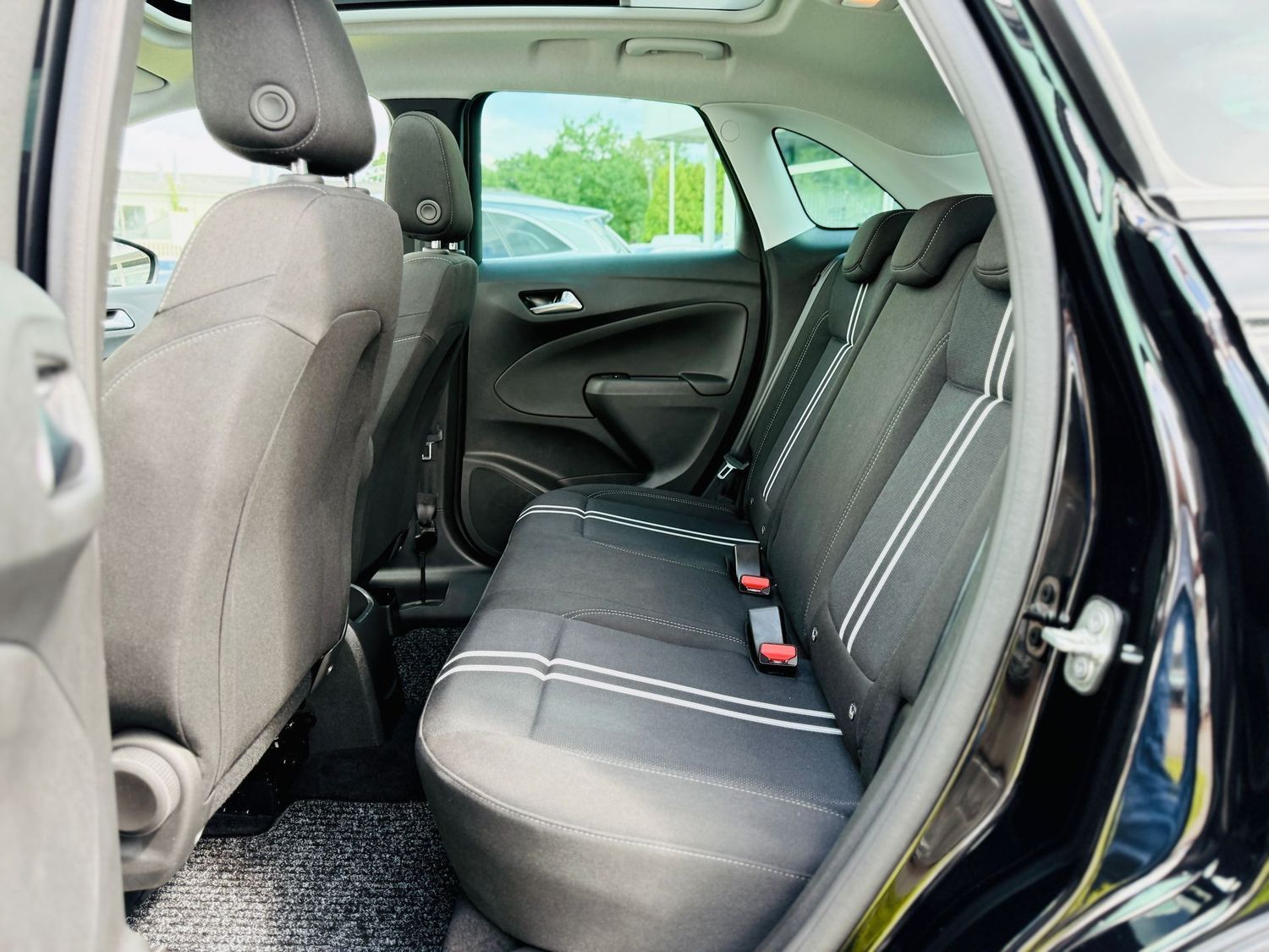 Fahrzeugabbildung Opel Crossland X 1,2 T ELEG., Navi, Panod, LED, RFK,