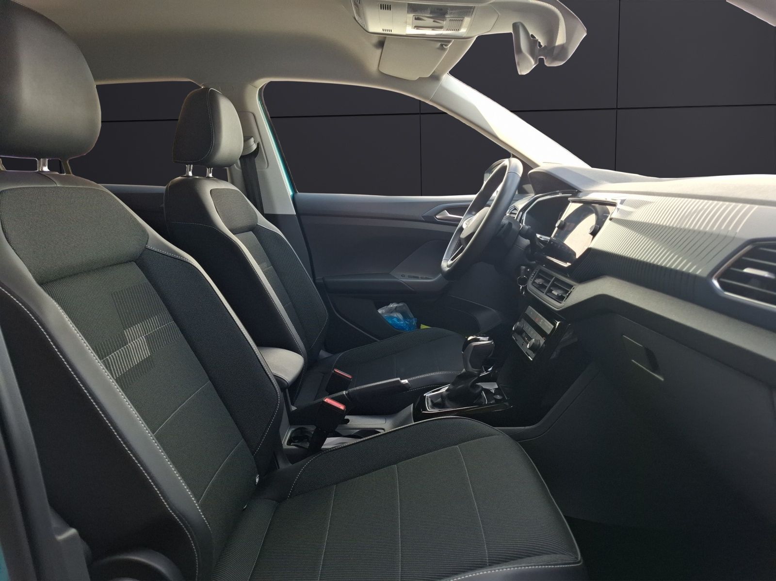Fahrzeugabbildung Volkswagen T-Cross TSI Style DSG LED AHK Navi AID RFK SH 18