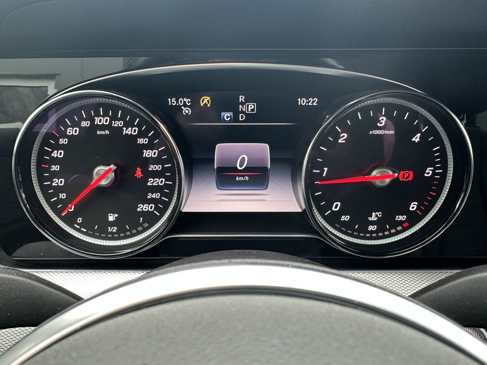 Fahrzeugabbildung Mercedes-Benz E 220d Limousine Avantgarde NAV+LED+AHK+CARPLAY