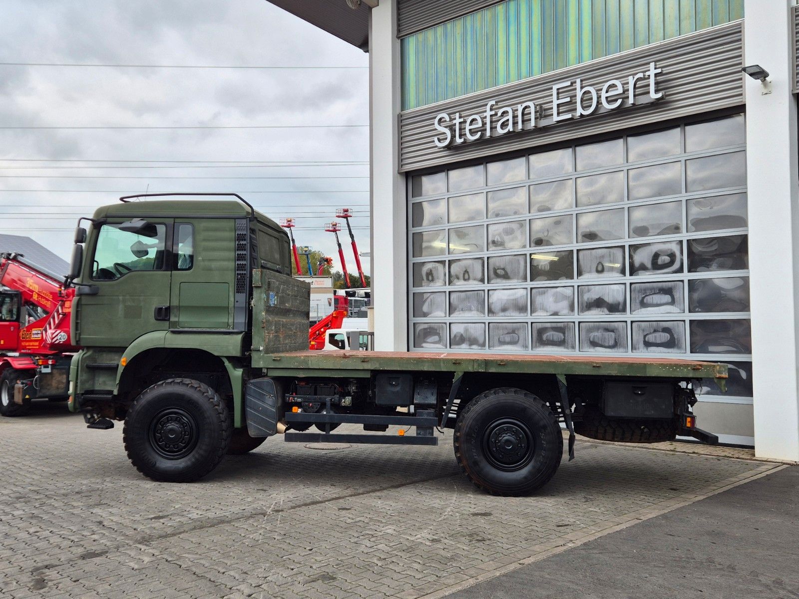 Fahrzeugabbildung MAN TGA 18.360 4x4 BB Pritsche Single Bereifung