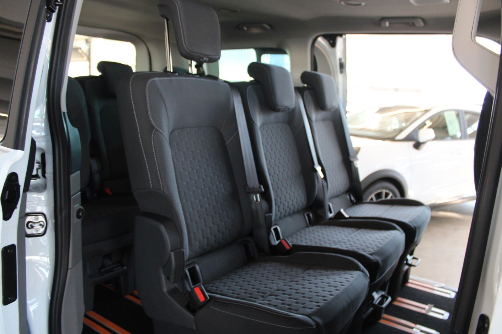 Fahrzeugabbildung Ford Tourneo Custom Titanium Automatik Technologie5