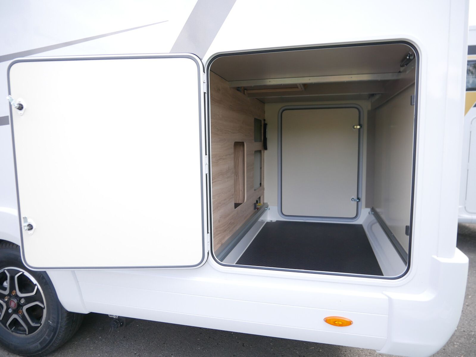 Fahrzeugabbildung Eura Mobil Integra Line IL 720 EB SAT, SOLAR, LUFTFEDERUNG