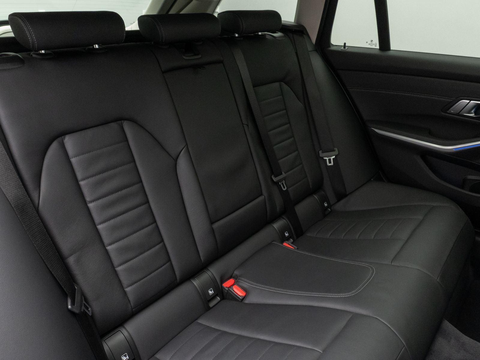 Fahrzeugabbildung BMW 330i Panorama Komfort Leder Sportsitz Stop&Go