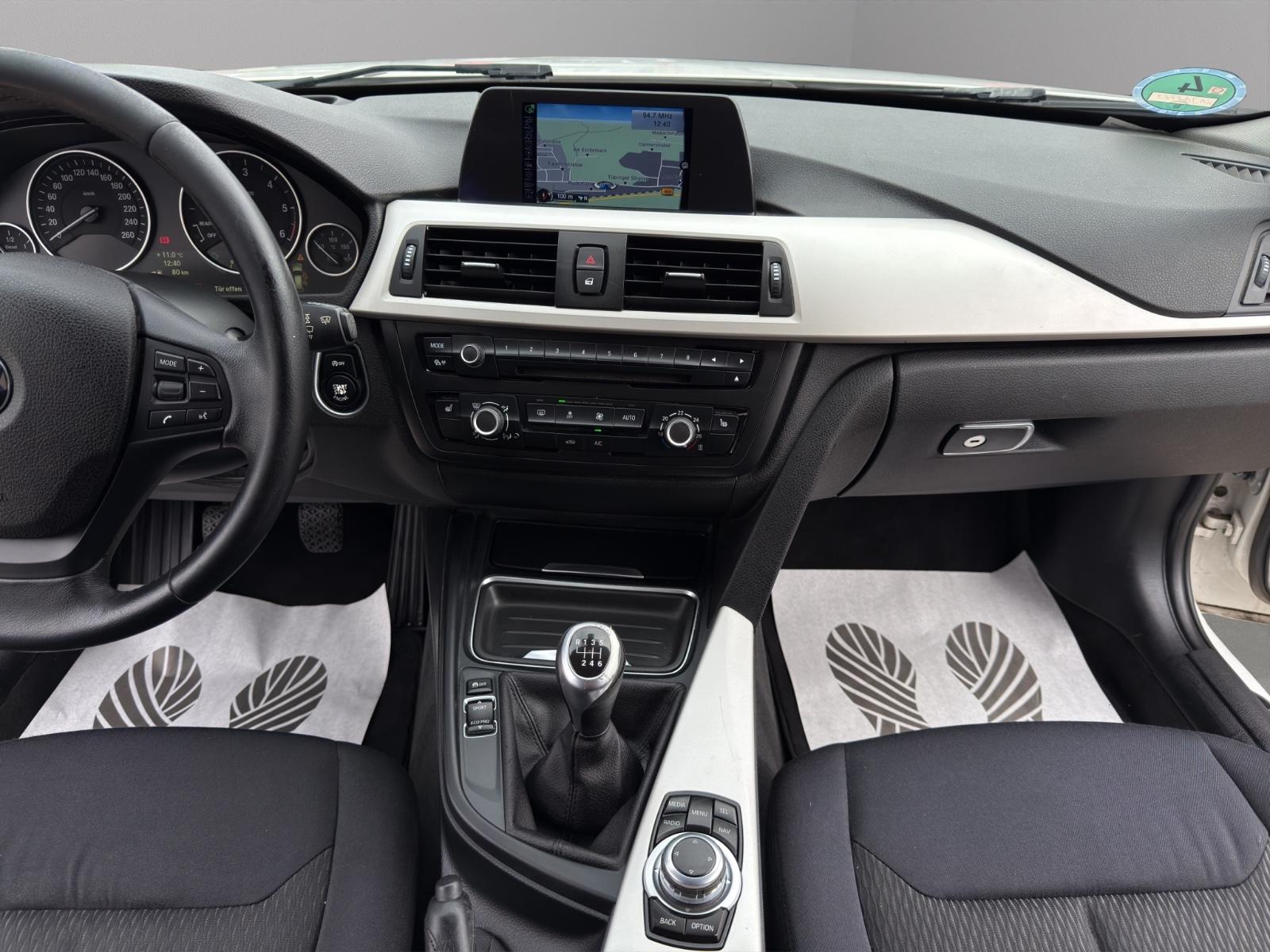 BMW 318 2014 — photo 15
