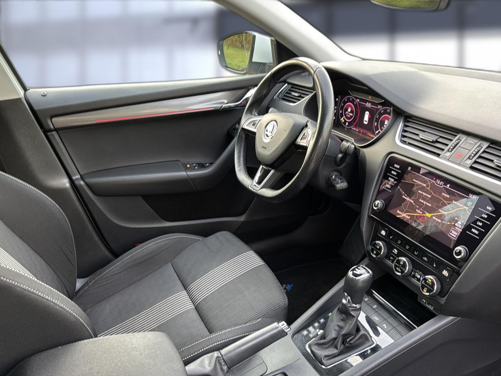 Fahrzeugabbildung SKODA Octavia Combi Style / AHK / unfallfrei / Top !!