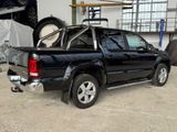 Volkswagen Amarok - Volkswagen Amarok: Schwarz