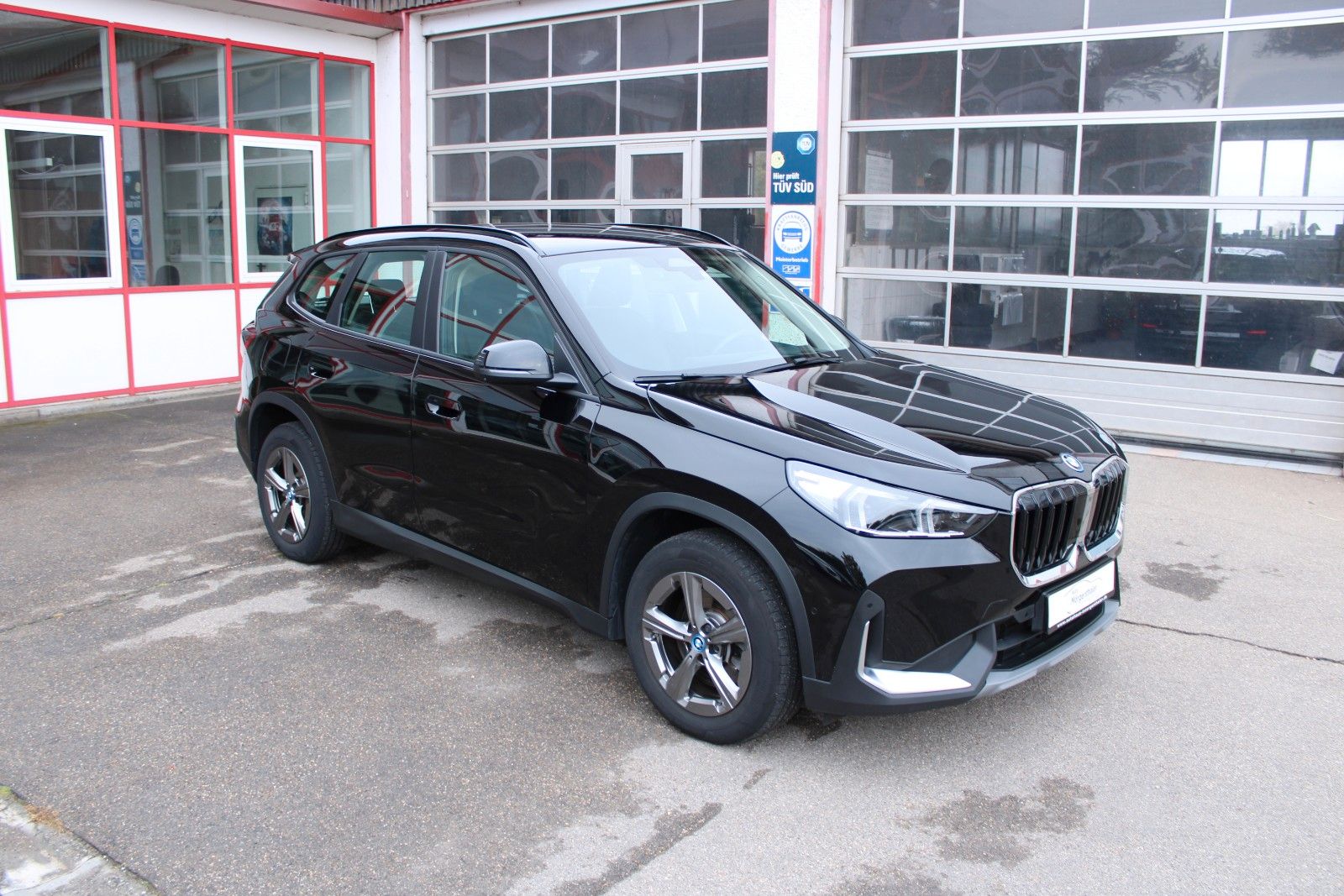 BMW X1 xDrive25e, Leder schwarz, 360°, Harman-Kardon imagem 3