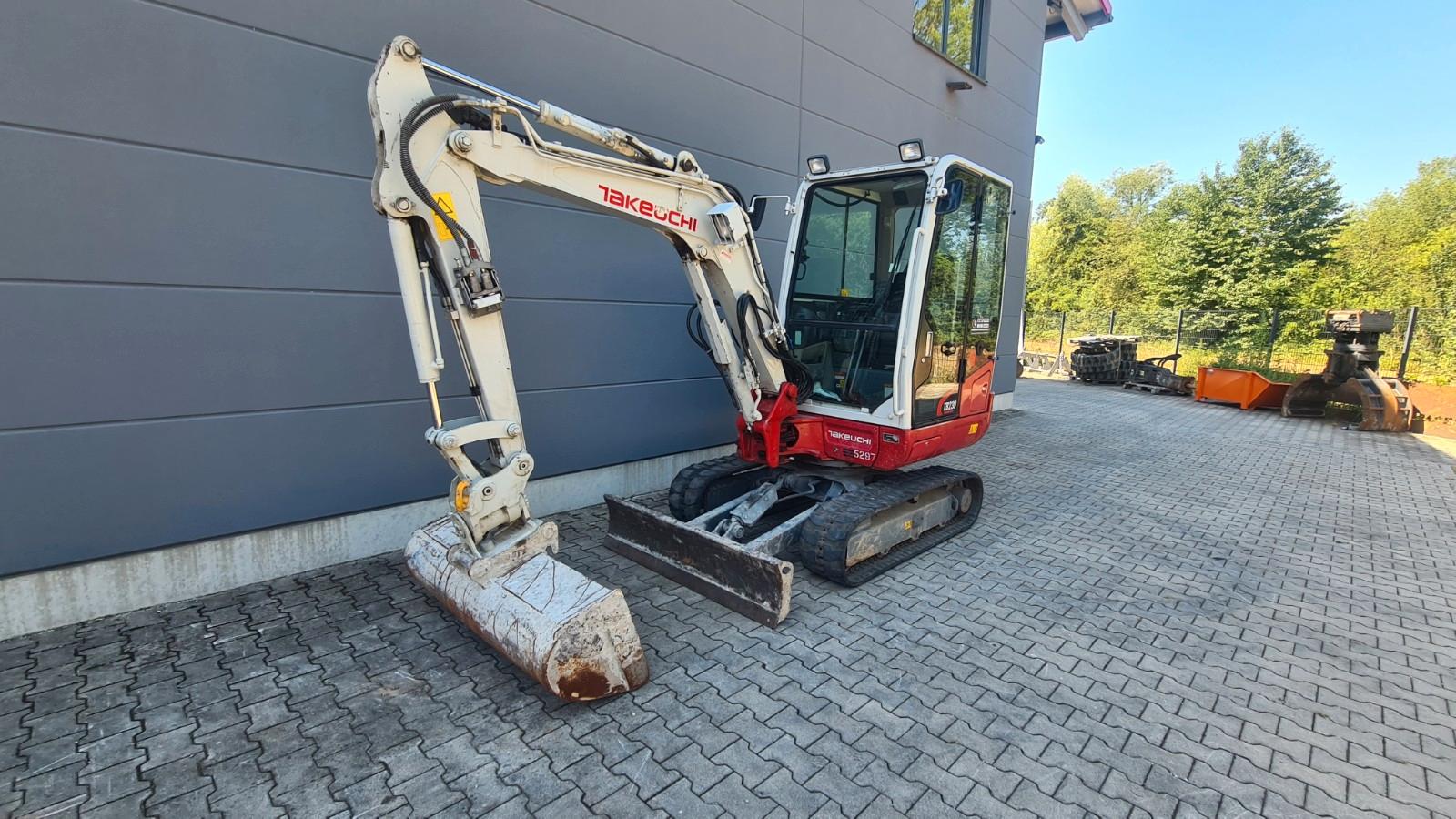 Takeuchi TB 230 - Powertilt aus 2025 - HS03  - Beta.Pumpe