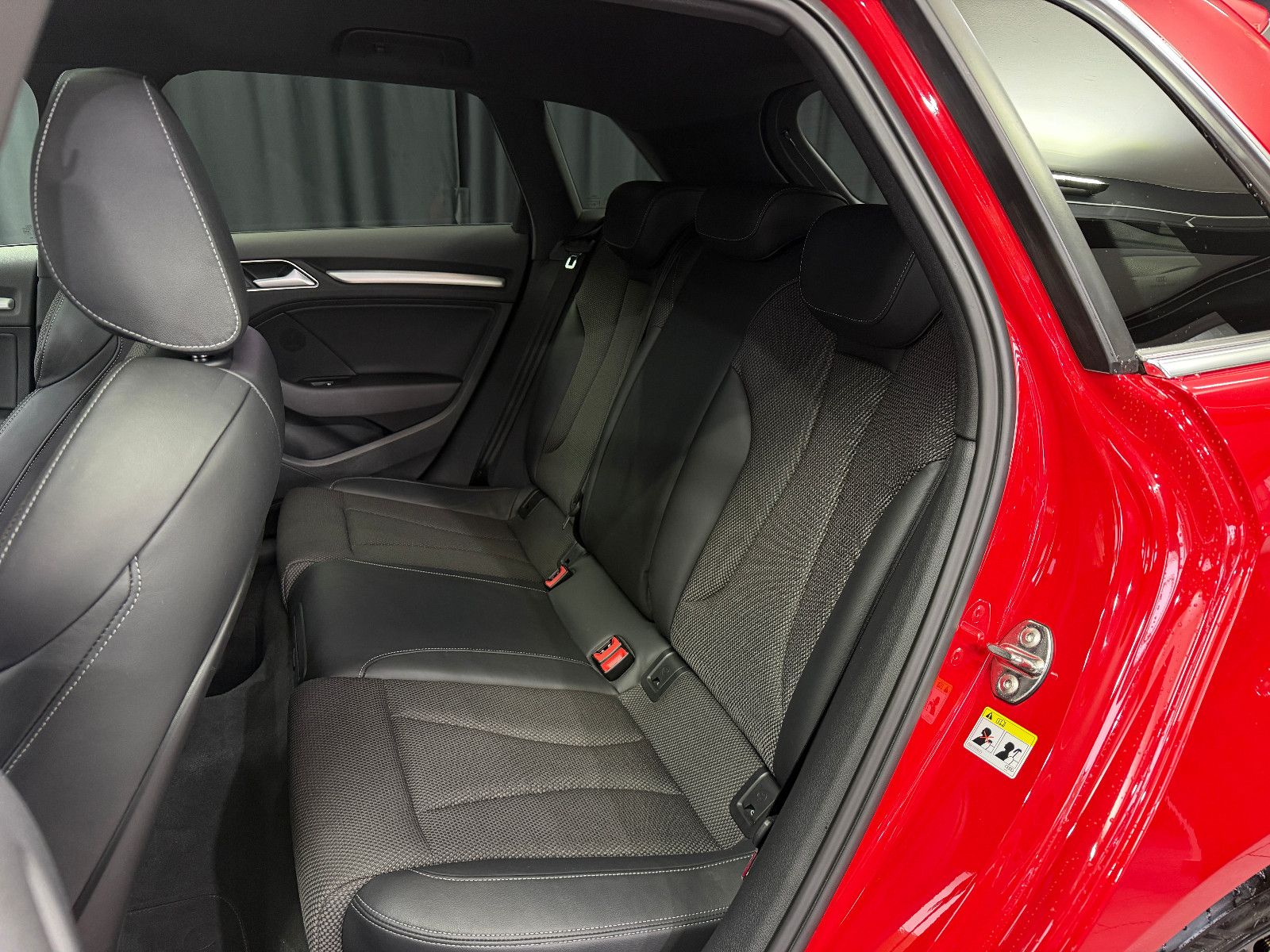 Fahrzeugabbildung Audi A3 Sportback e-tron s-line |AHK|PANO|NAVI
