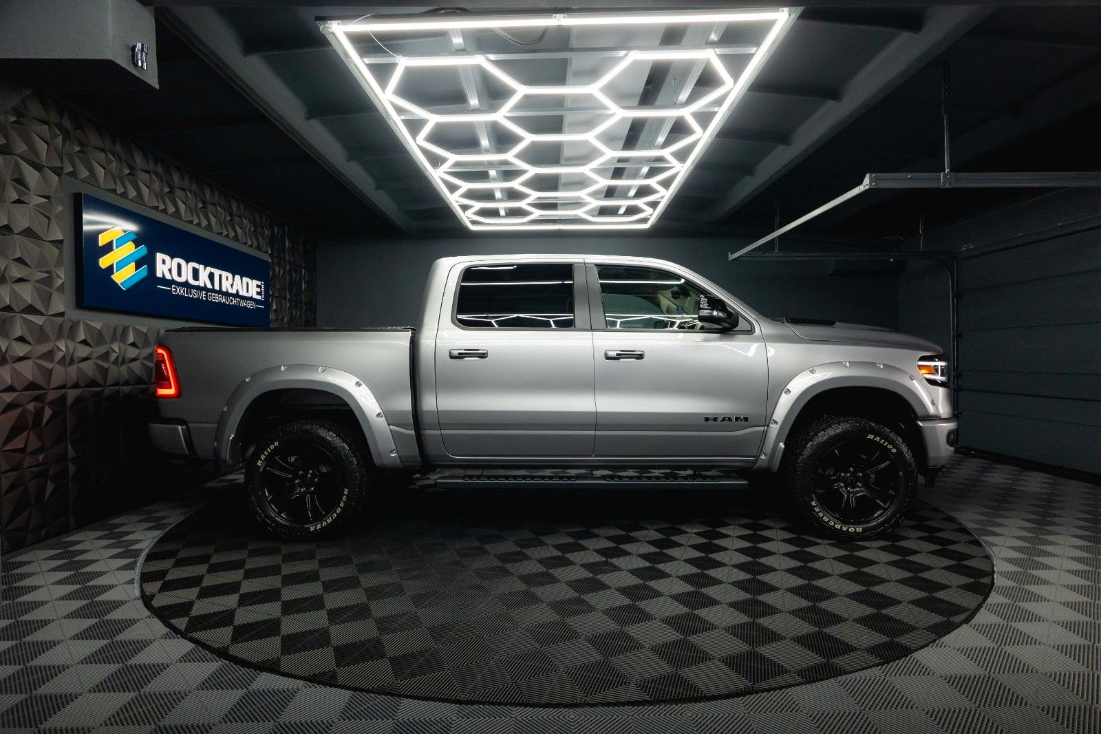 Fahrzeugabbildung Dodge RAM 5.7 V8 HEMI 4x4 LARAMIE LPG Offroad-Bodylift