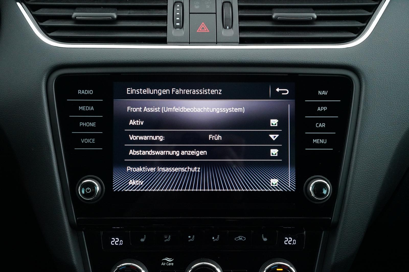Skoda OCTAVIA COMBI TOUR 1.5TSI SCHECKHEFTGEPFLEGT uvm