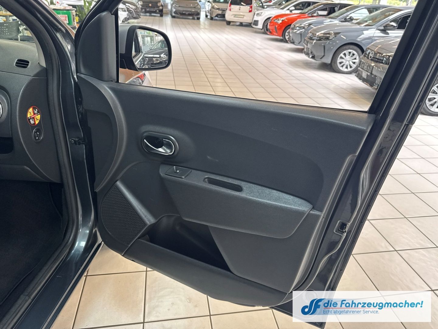 Fahrzeugabbildung Dacia Dokker Celebration ACC Apple CarPlay Android Aut