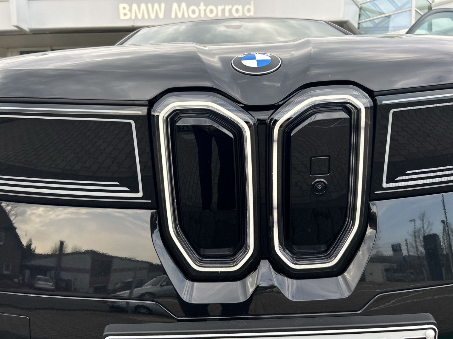 Fahrzeugabbildung BMW iX3 50 xDrive M Sport 22'' Pano harman/kardon AH