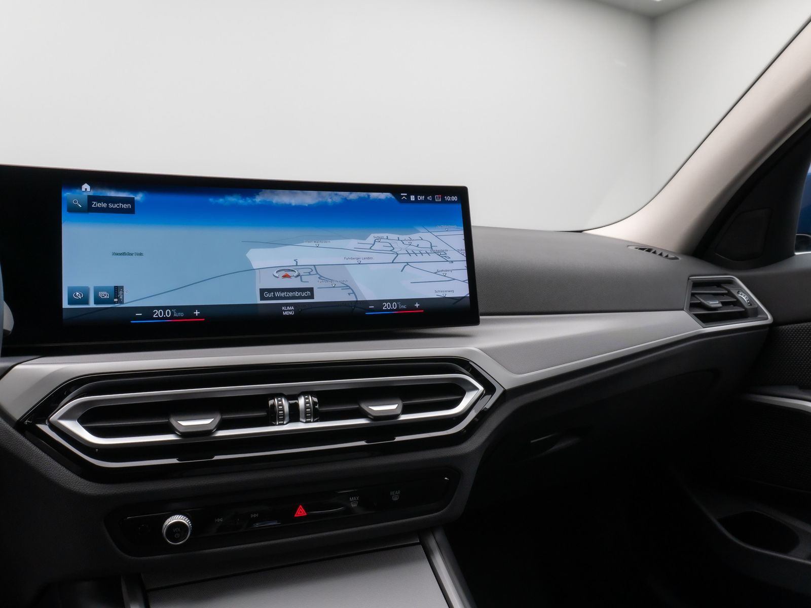 Fahrzeugabbildung BMW 330e HUD DAB HiFi CockPitPro PDC DrivingAssist