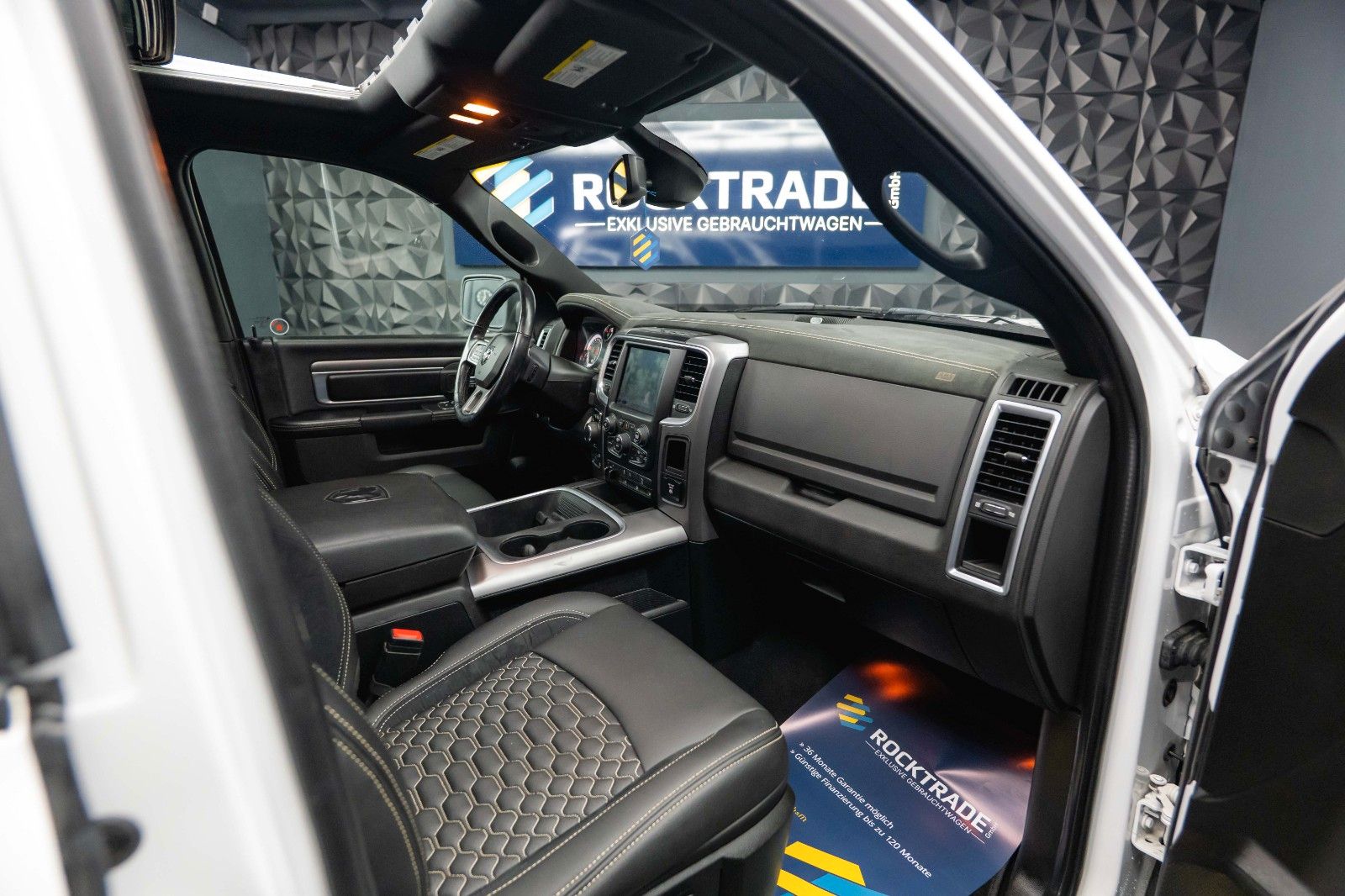 Fahrzeugabbildung Dodge RAM 5.7 V8 HEMI 4x4 OFFROAD Night-Paket *LED*AHK