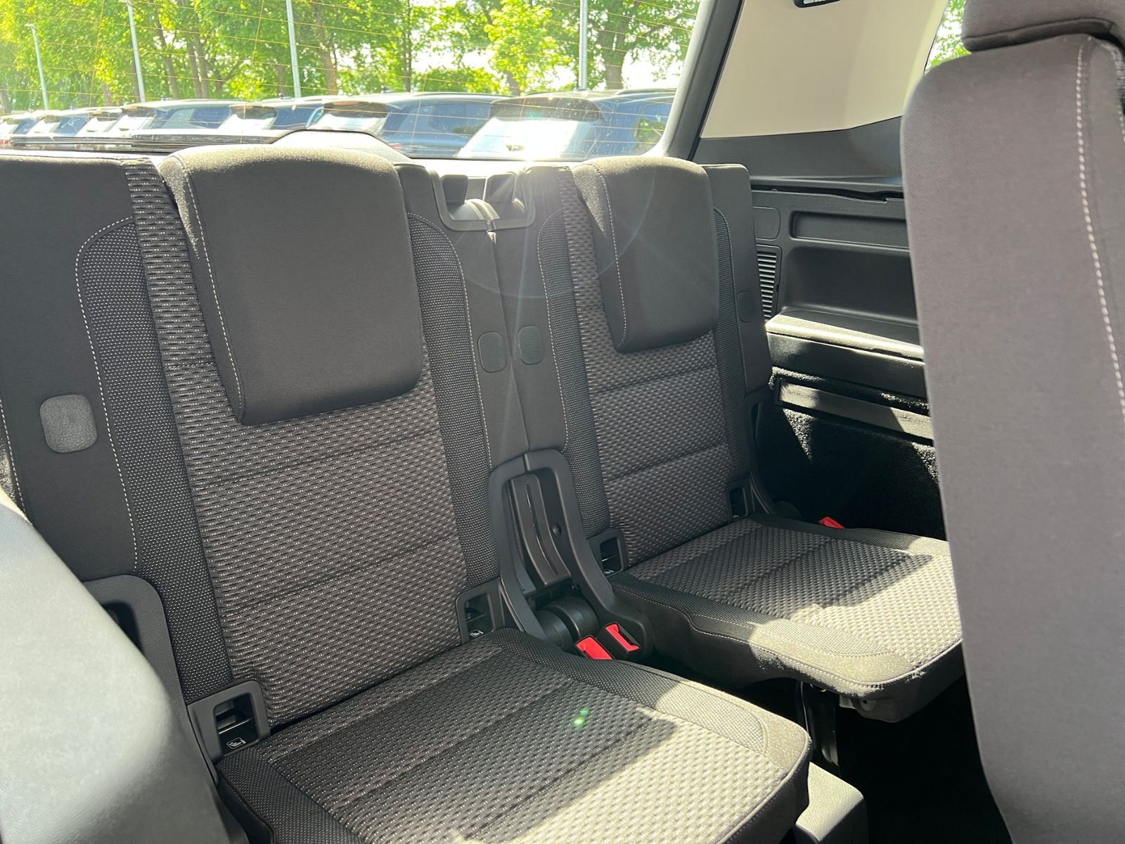 Fahrzeugabbildung Volkswagen Touran Comfortline 1.5 TSI DSG *LED, AHK, 7-Sitz