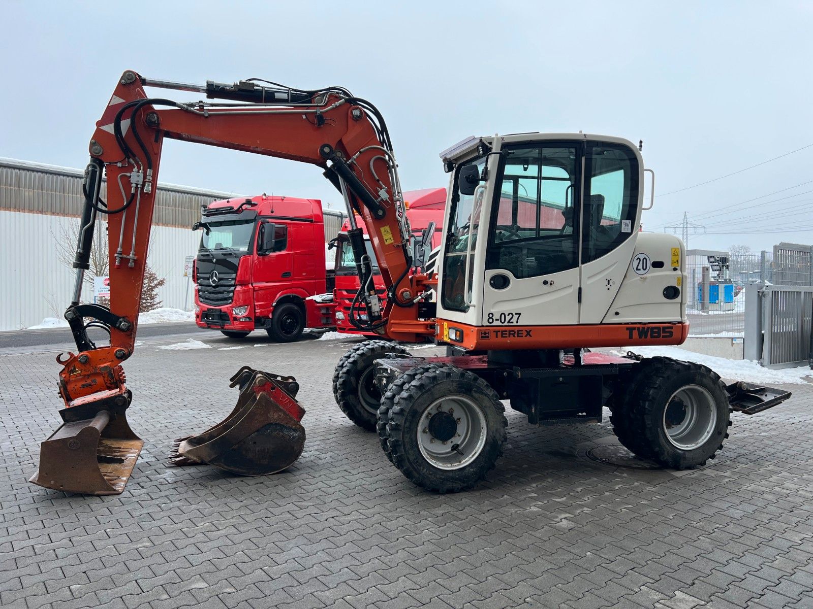 Fahrzeugabbildung Yanmar TW85 / 4.307h / Löffelpaket / Powertilt