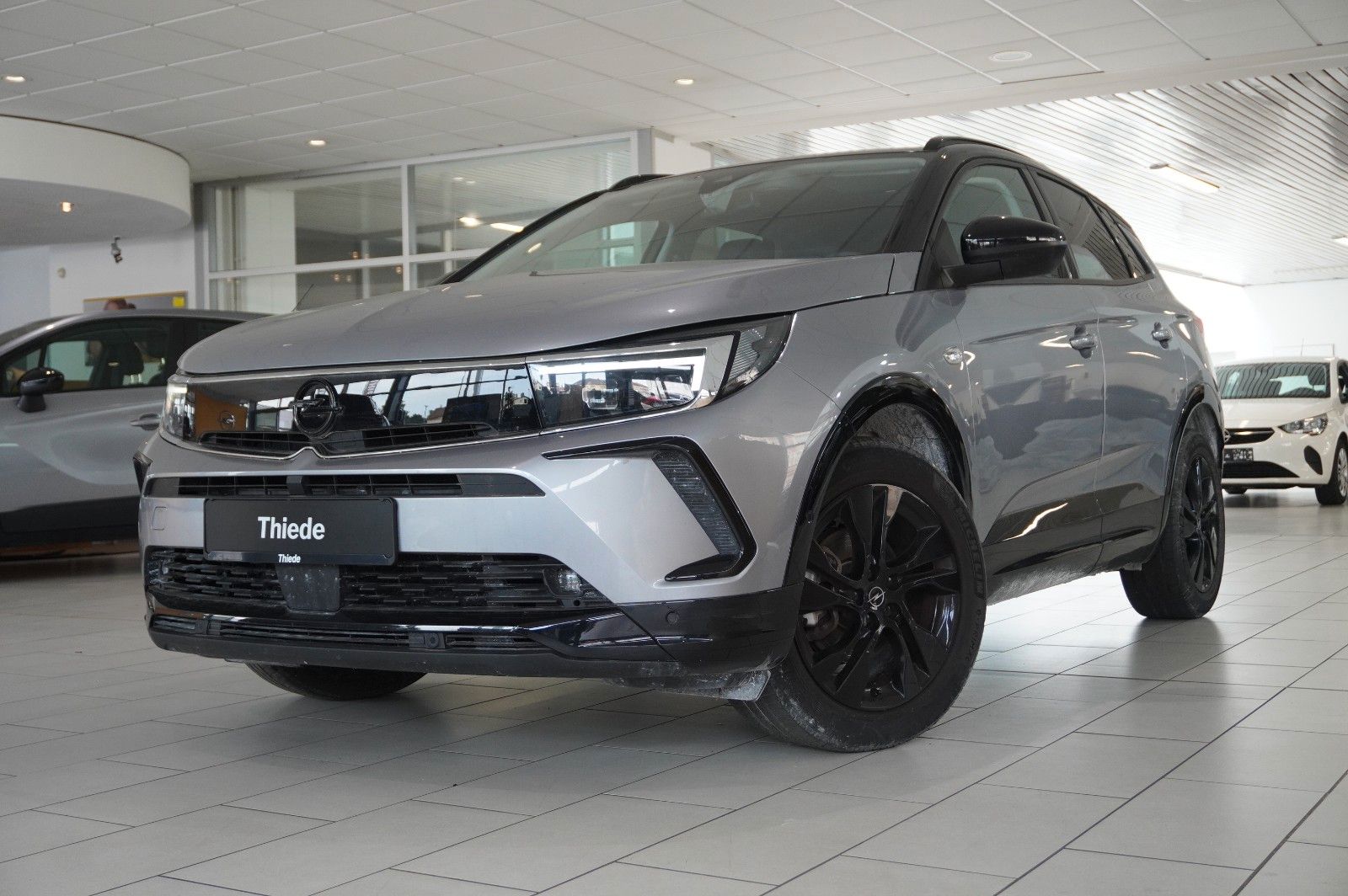 Fahrzeugabbildung Opel Grandland (X) 1.2T GS LINE NAVI/LED/KAMERA/SPORT