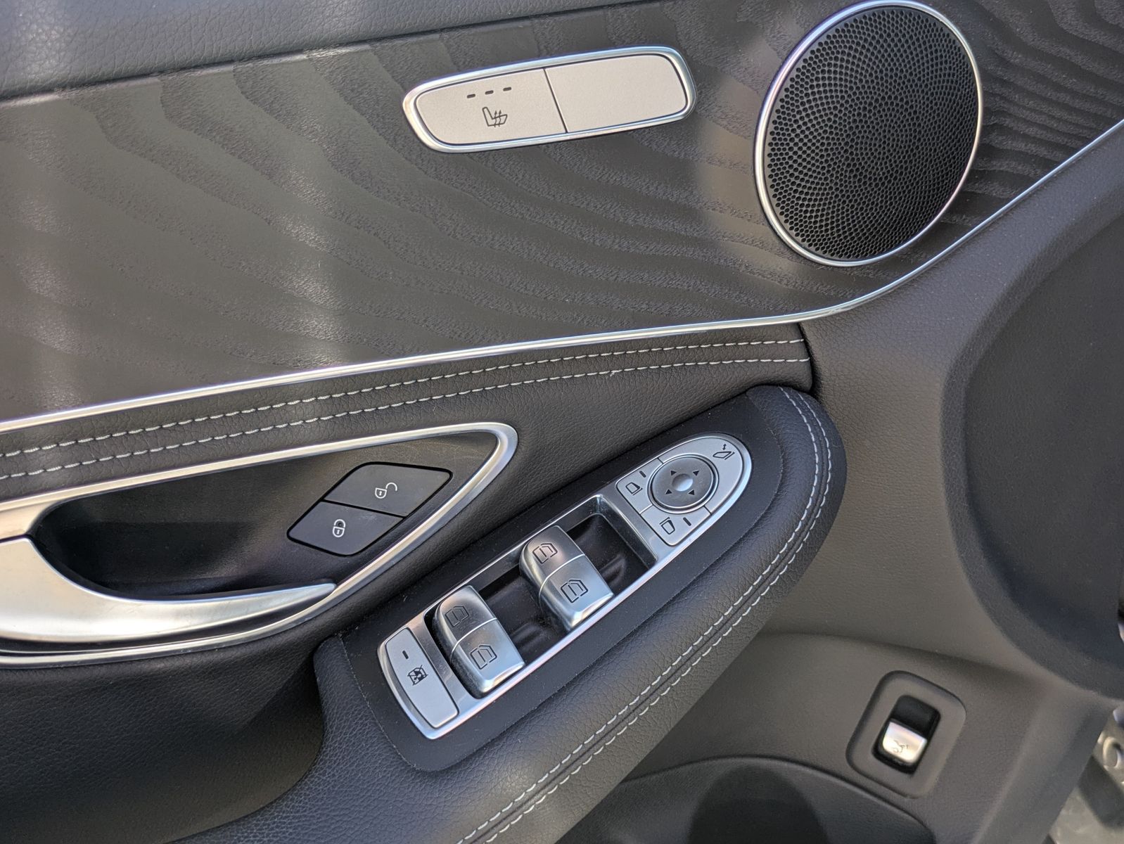 Illustration du véhicule Mercedes-Benz C 250 d BlueTec AVANTGARDE 4Matic ACC/KAM/LED