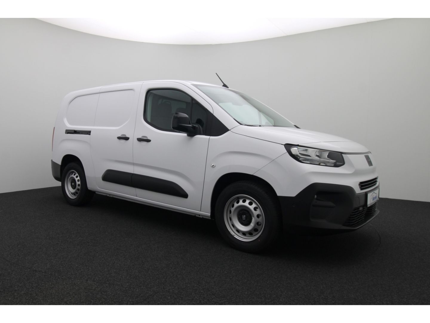 Fahrzeugabbildung Fiat Doblo E- Kastenwagen XL 100 kW digit.Rückspiegel