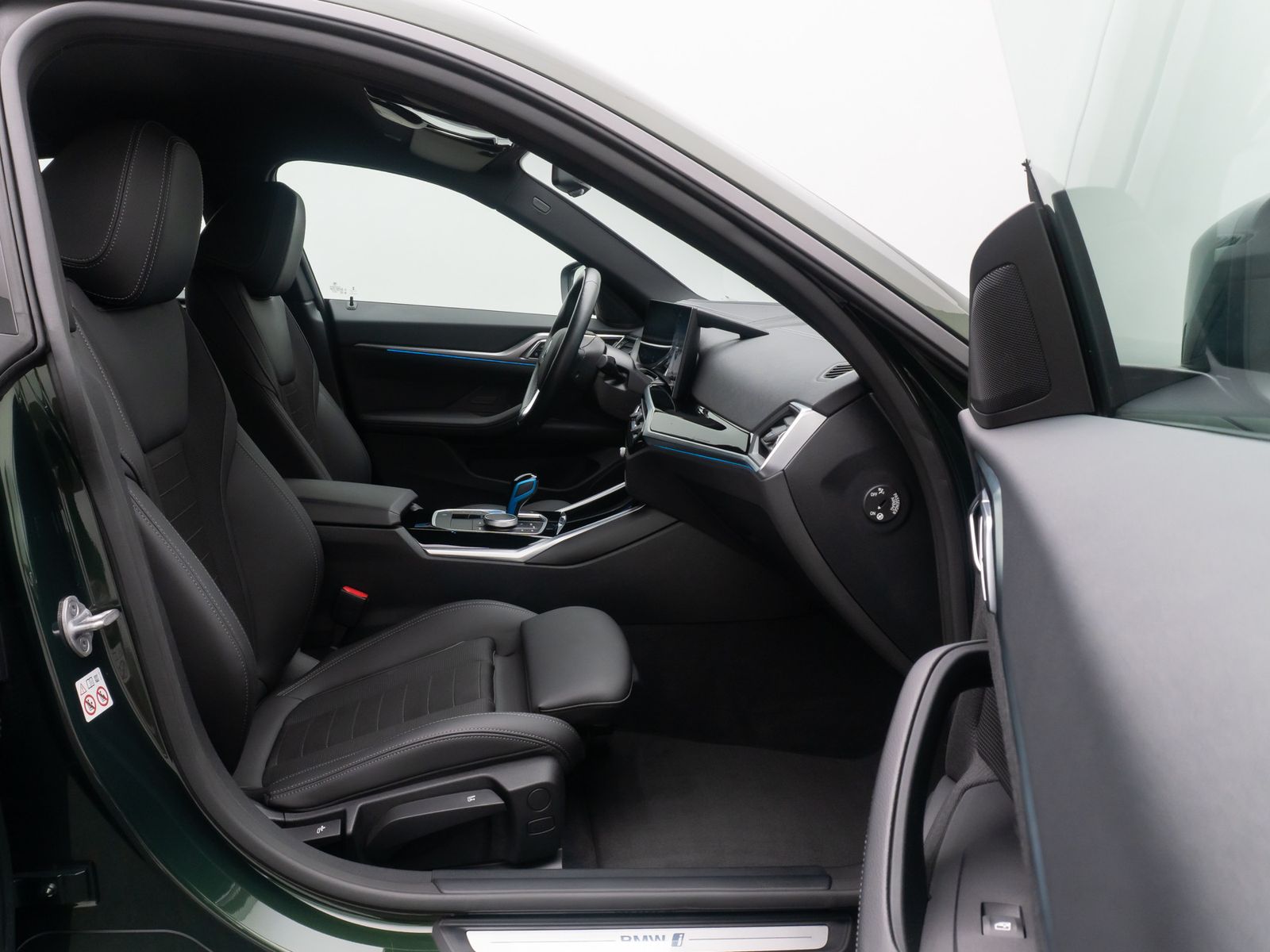 Fahrzeugabbildung BMW i4 eD40 Gran Coup&egrave; Kamera HUD DAB HiFi Komfort