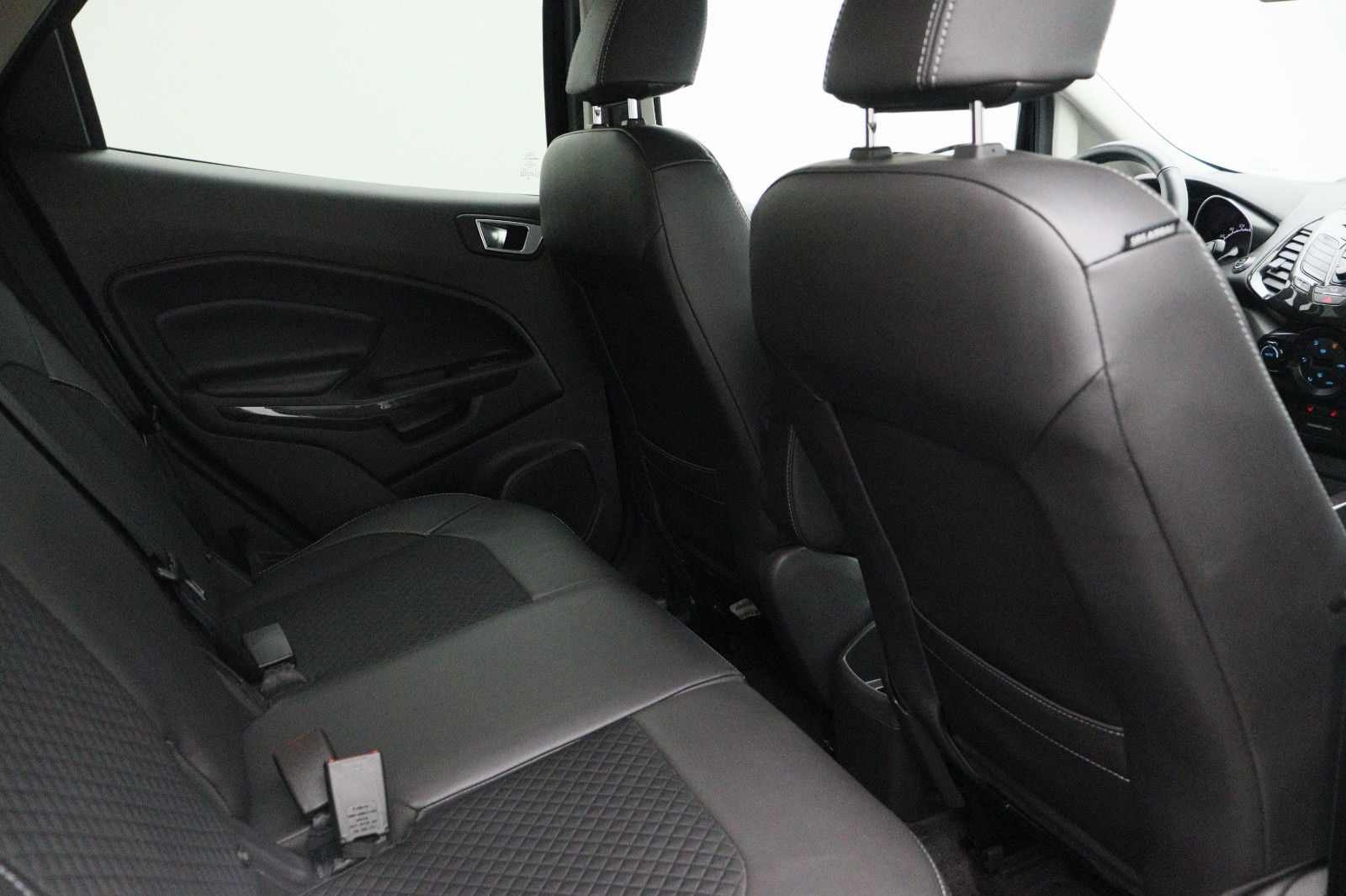 Fahrzeugabbildung Ford EcoSport 1.0 Titanium PDC TEMPO SHZ