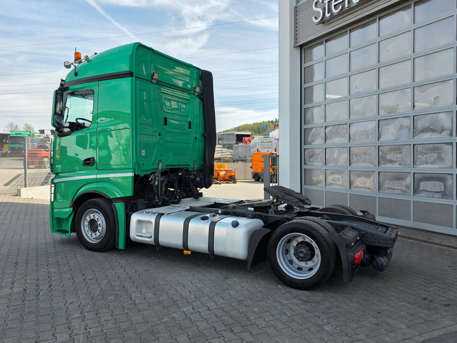 Fahrzeugabbildung Mercedes-Benz Actros 1851 LSnRL Hubsattelplatte Retarder