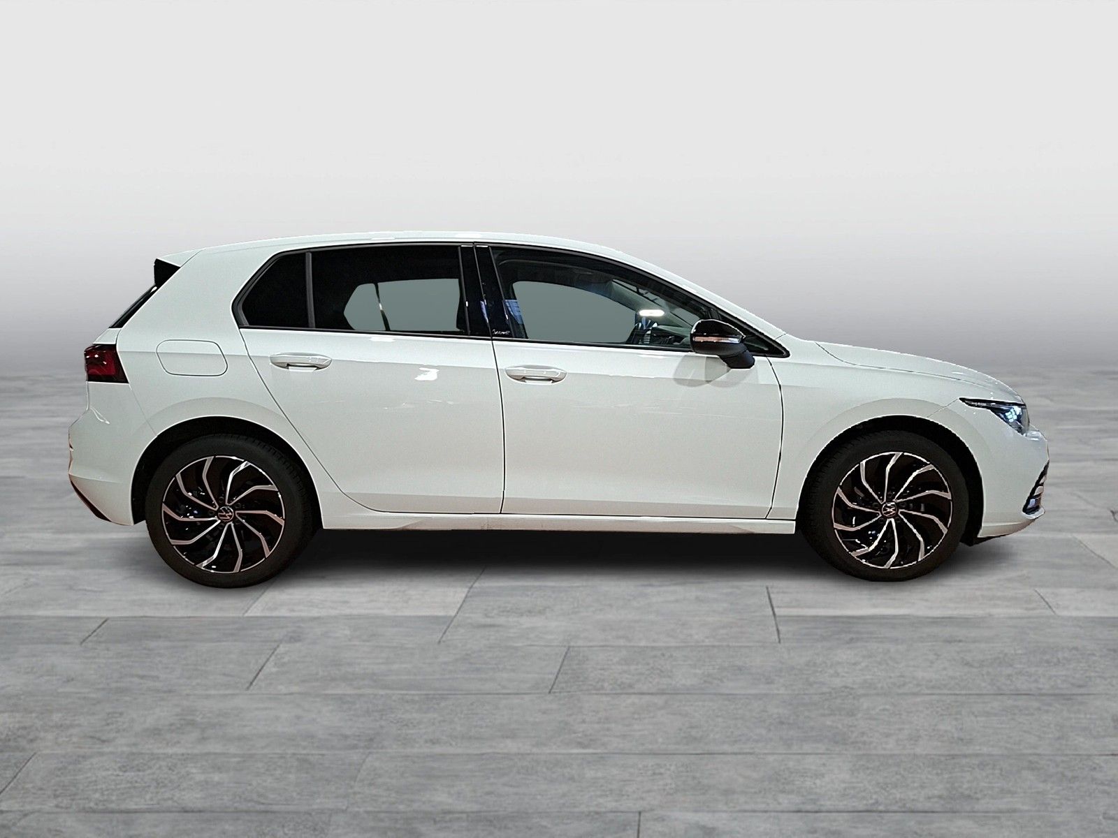 Fahrzeugabbildung Volkswagen Golf VIII TSI Move Matrix Navi AID Pano PDC SH L