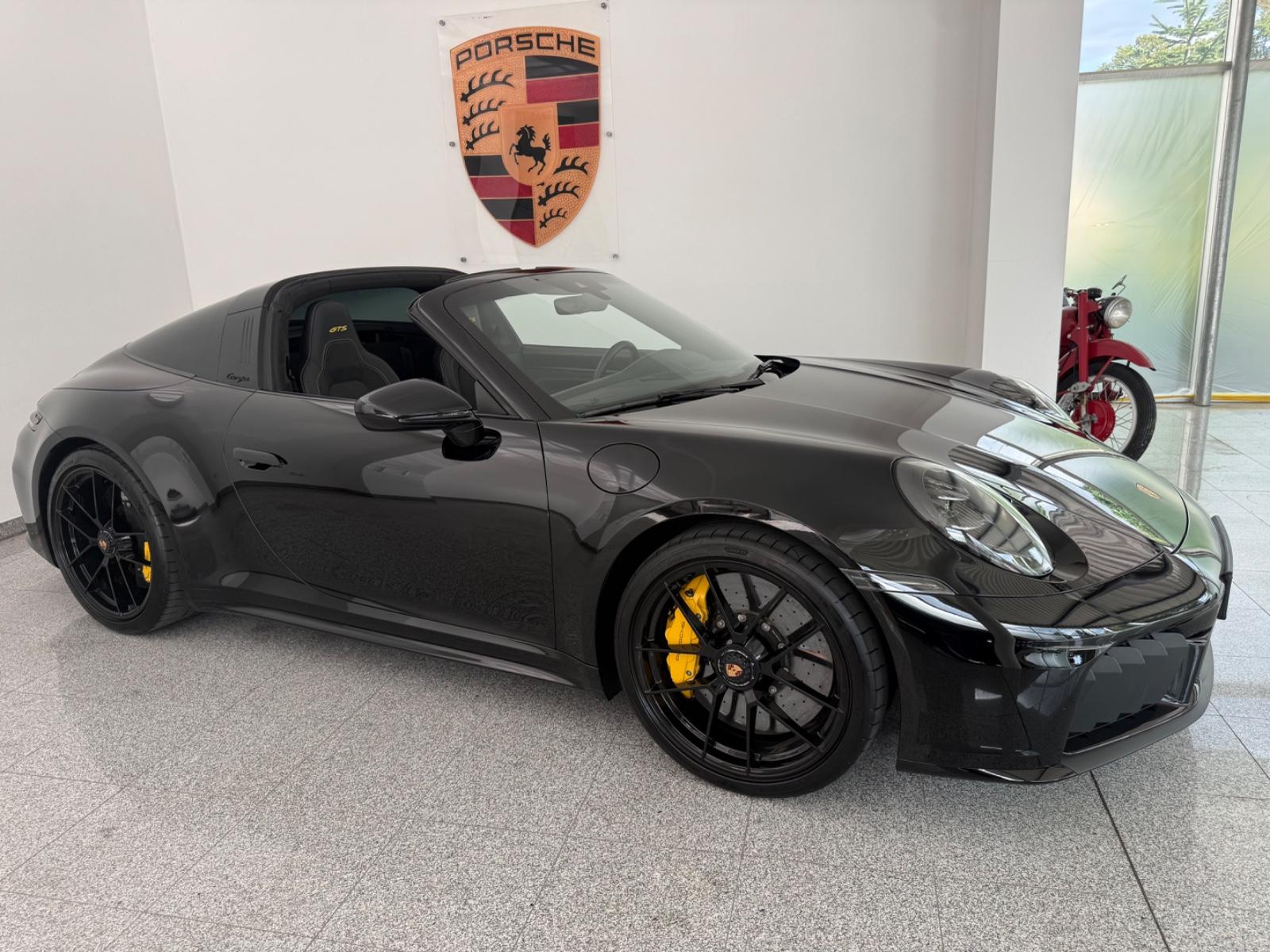 Porsche 992 Targa GTS 4 - PCCB- ACC-
