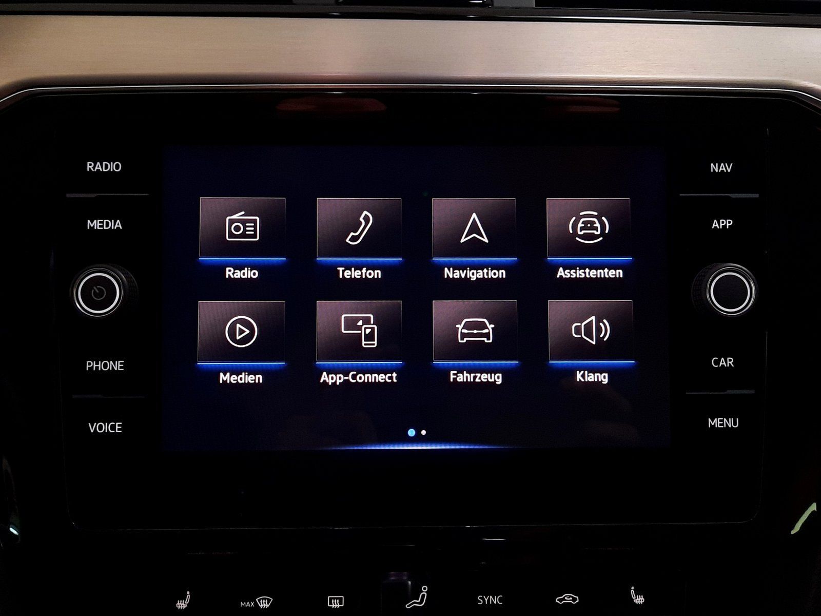 Fahrzeugabbildung Volkswagen Passat Variant Elegance TSI DSG *AHK*Navi*Cam*