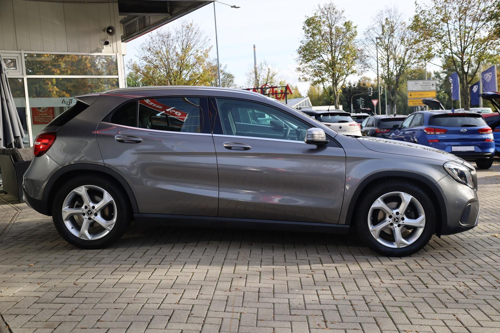 Mercedes-Benz GLA 200 Urban Aut. AHK LED 360° Navi Panorama