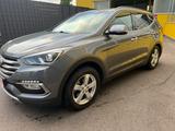 Hyundai Santa Fe 2,2 CRDi blue Premium 4WD - gebrauchte Hyundai SANTA FE aus dem Jahr 2016