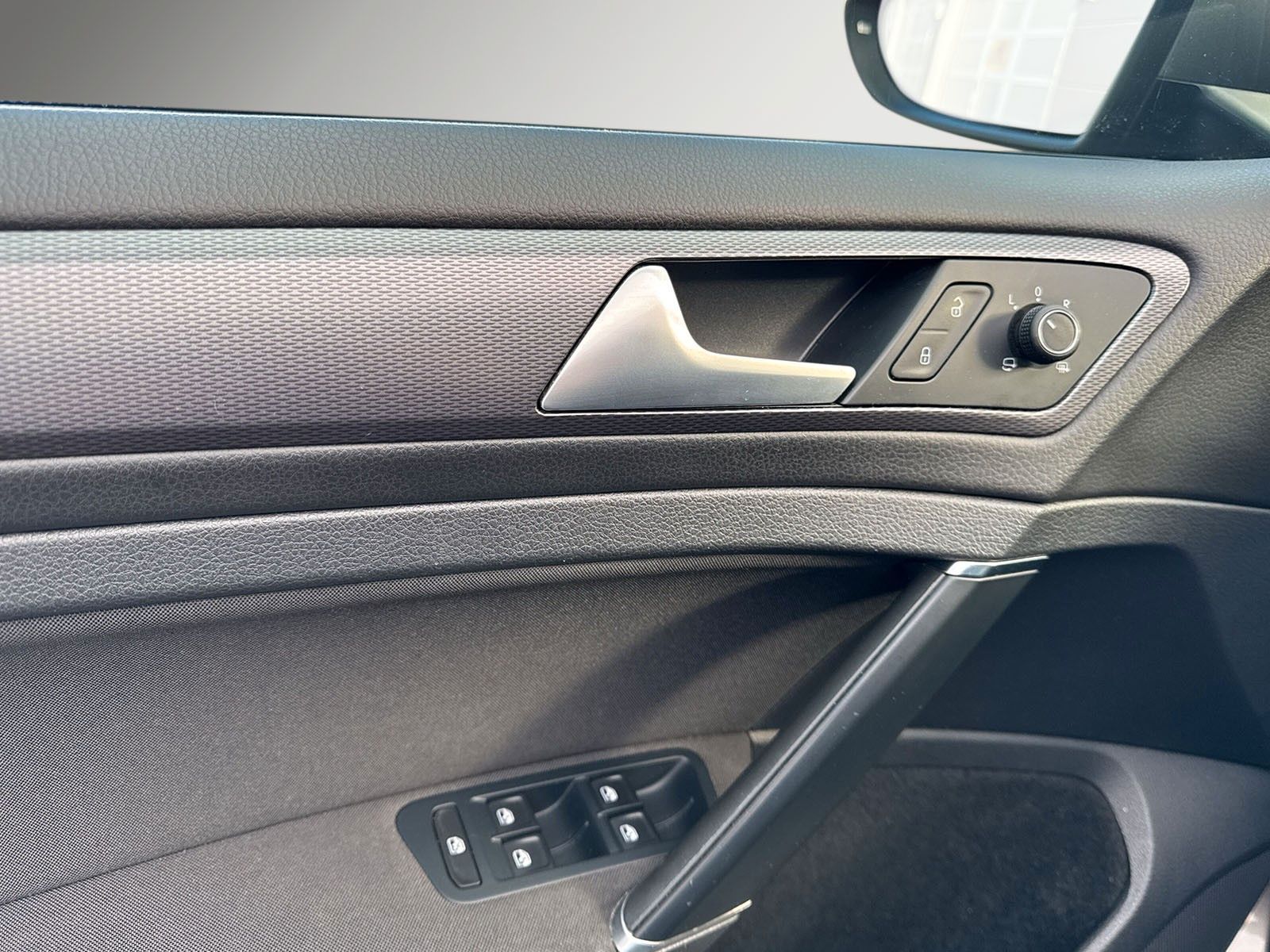 Fahrzeugabbildung Volkswagen Golf VII *Bi-Xen*Standheizung*AHK*Tempomat*Navi*