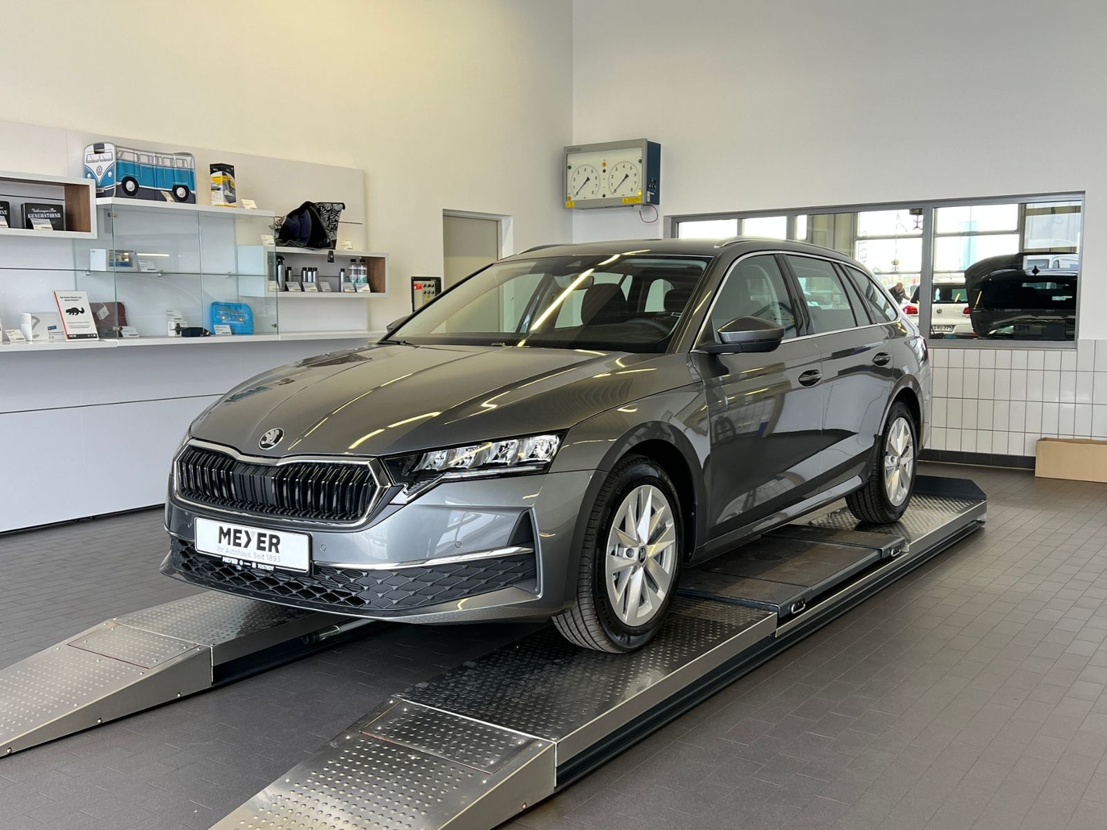 Fahrzeugabbildung SKODA Octavia Combi IV Selection 1.5 TSI mHEV DSG *AHK