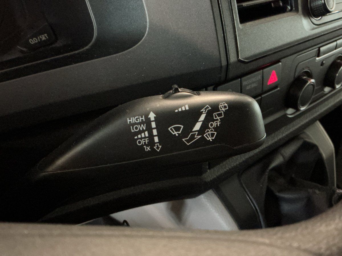 Fahrzeugabbildung Volkswagen T6 Kombi 2.0 TDI Klima AHK ParkPilot