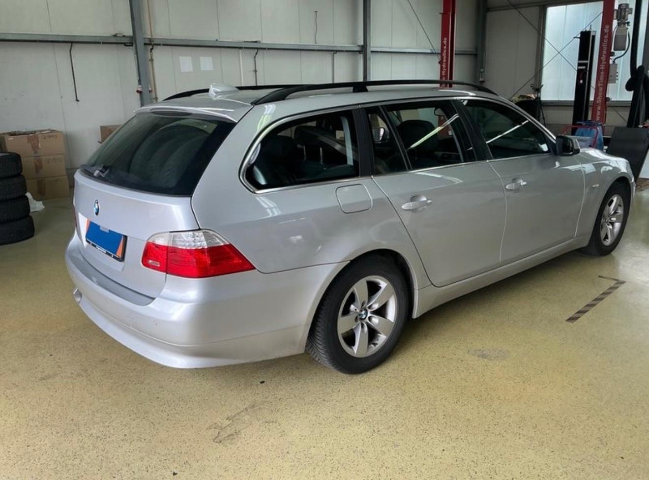 BMW 520 2010 — rear view
